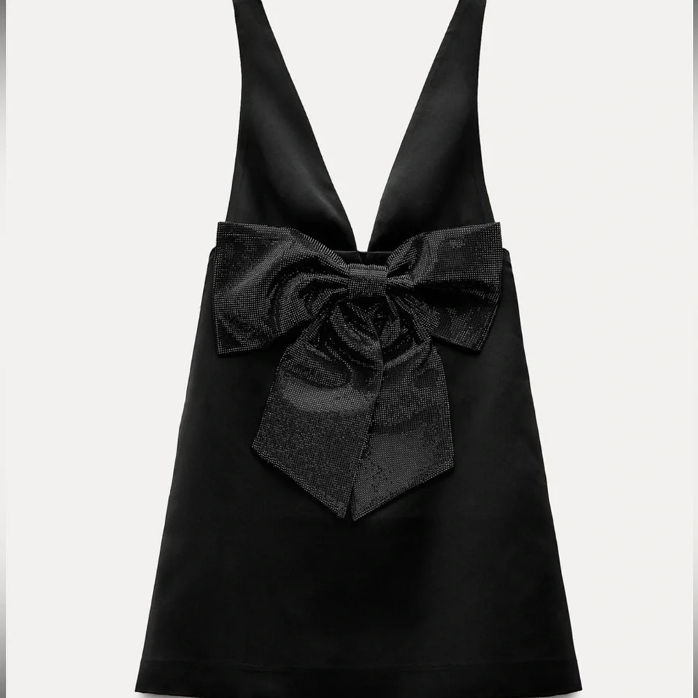 Size XS | Zara |Elegant Black Dress with Large Bow - Picture 4 of 15